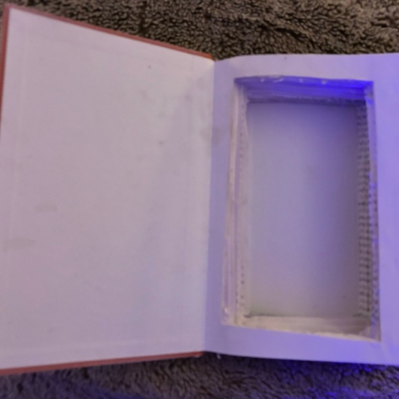 Secret Safe Sunflower Book - Picture 4 of 5